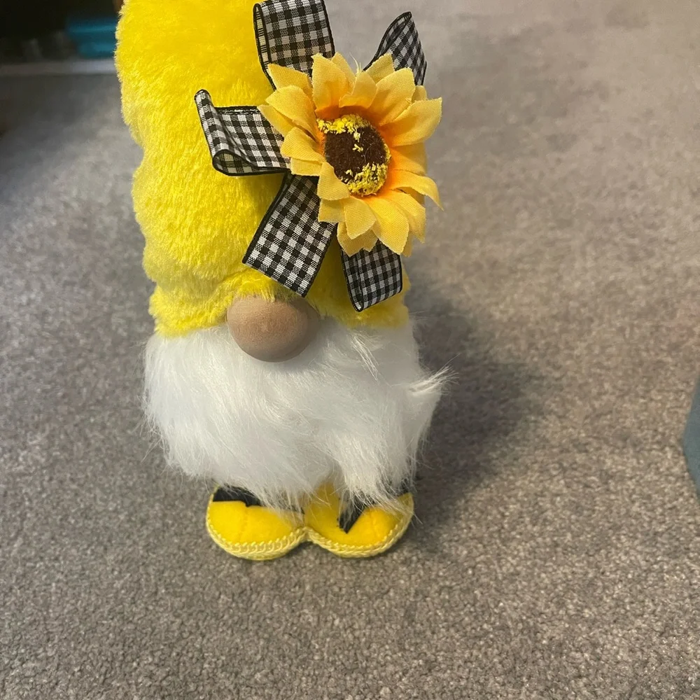 Yellow sunshine flower decoration gnomes - Picture 4 of 9